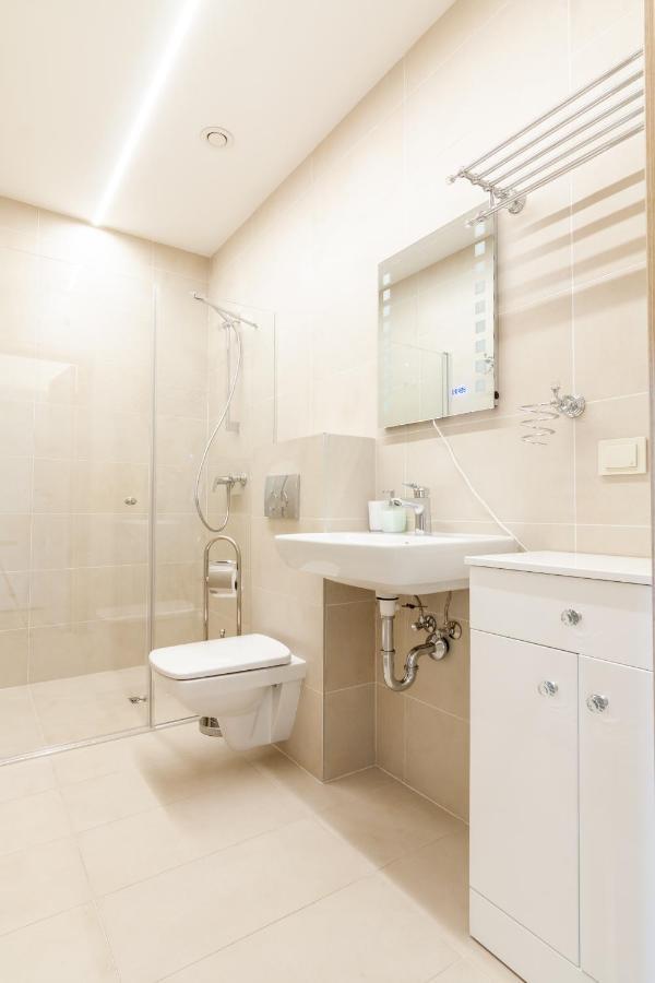פלאנגה Central Square Apartments מראה חיצוני תמונה